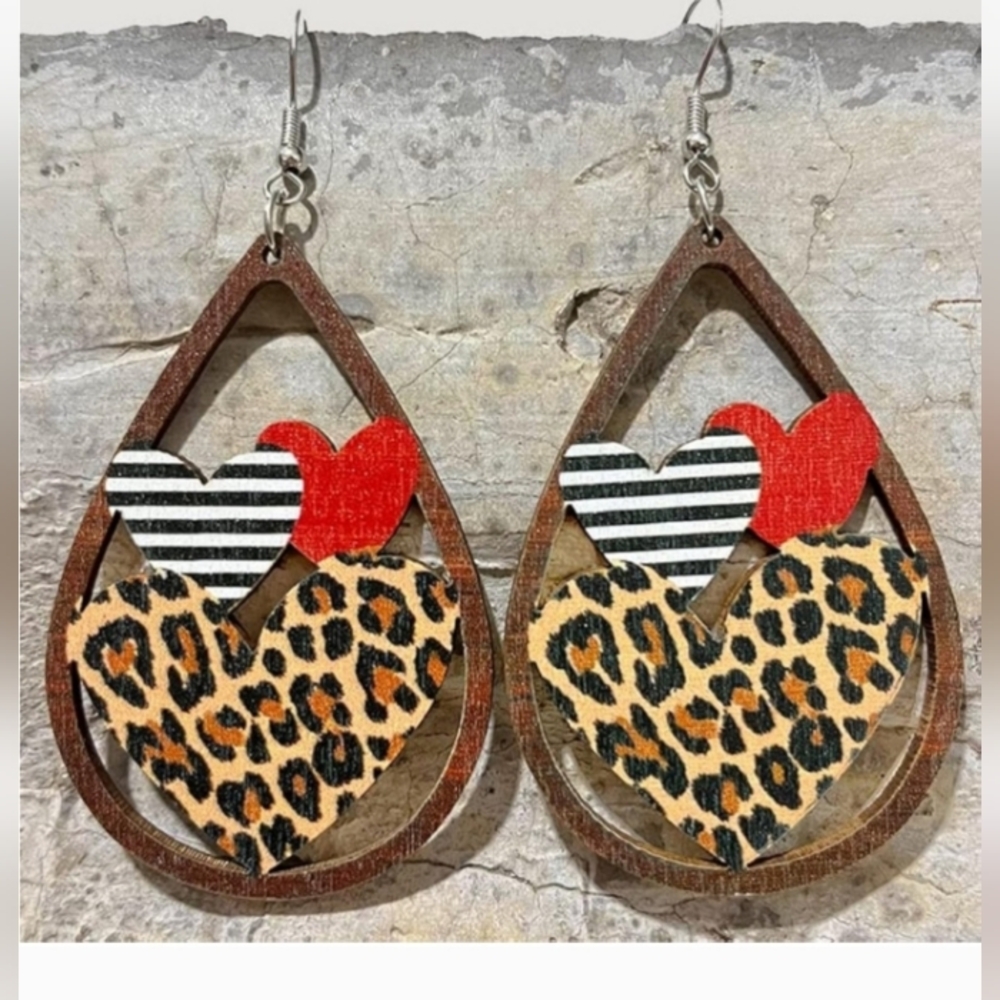 Holiday Heart Leopard Wood Dangle Earrings  NEW Gift